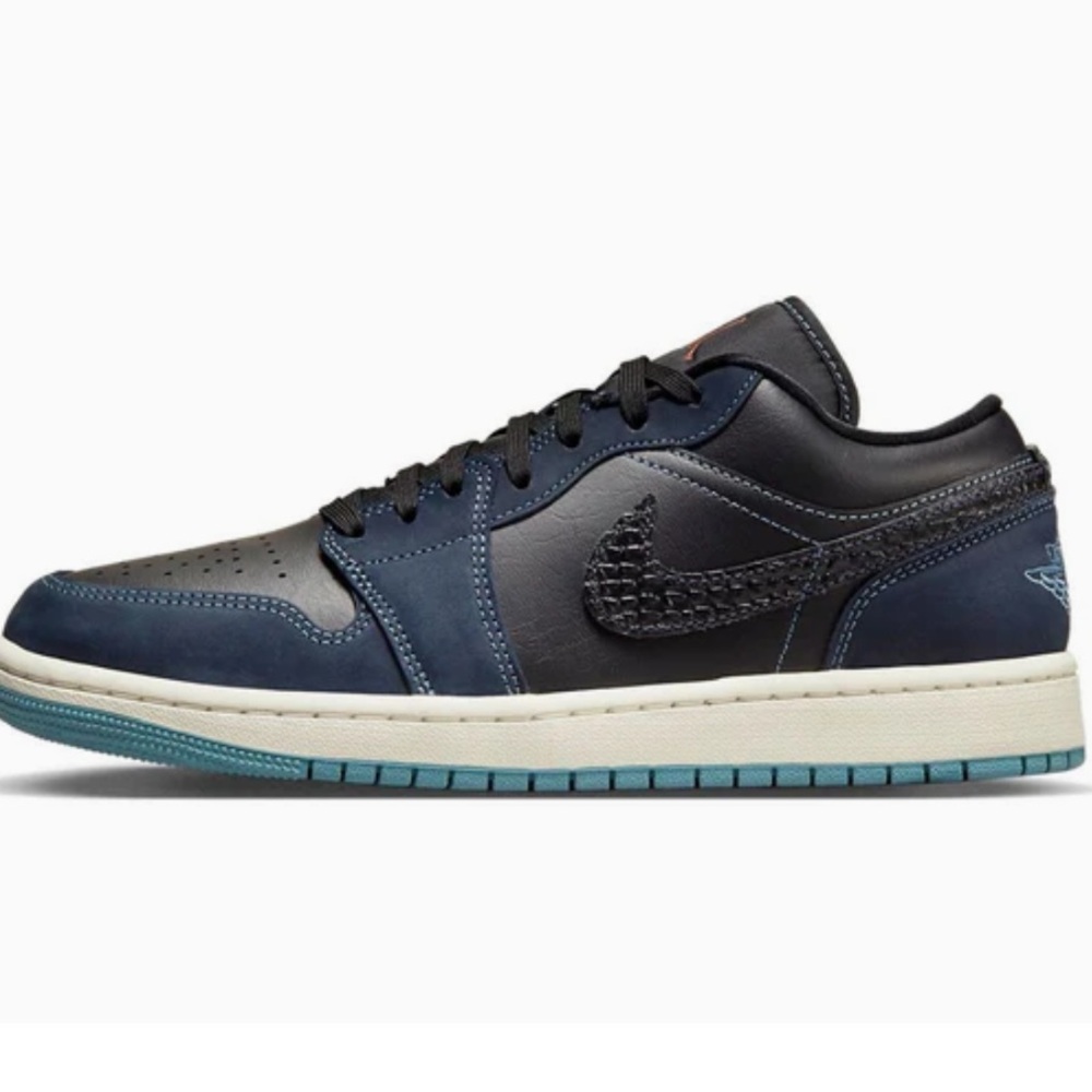 🚨SALE // Air Jordan 1 Low 'Midnight Navy'